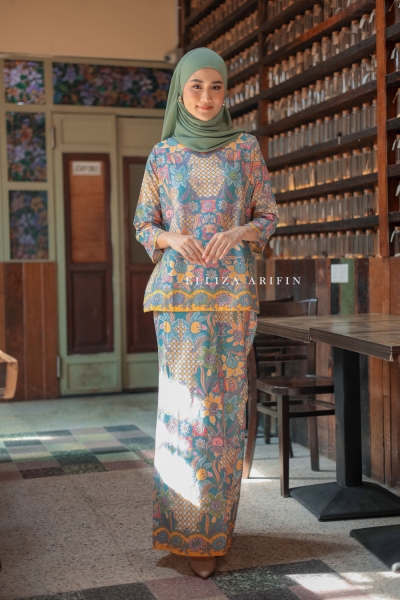 Senandung Kurung In Seroja